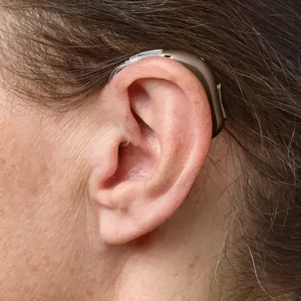 Oticon Intent 4 miniBTE - Ear Woman | Oogvoororen