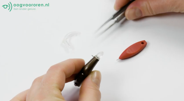 Instructievideo's Oticon BTE-hoortoestellen
